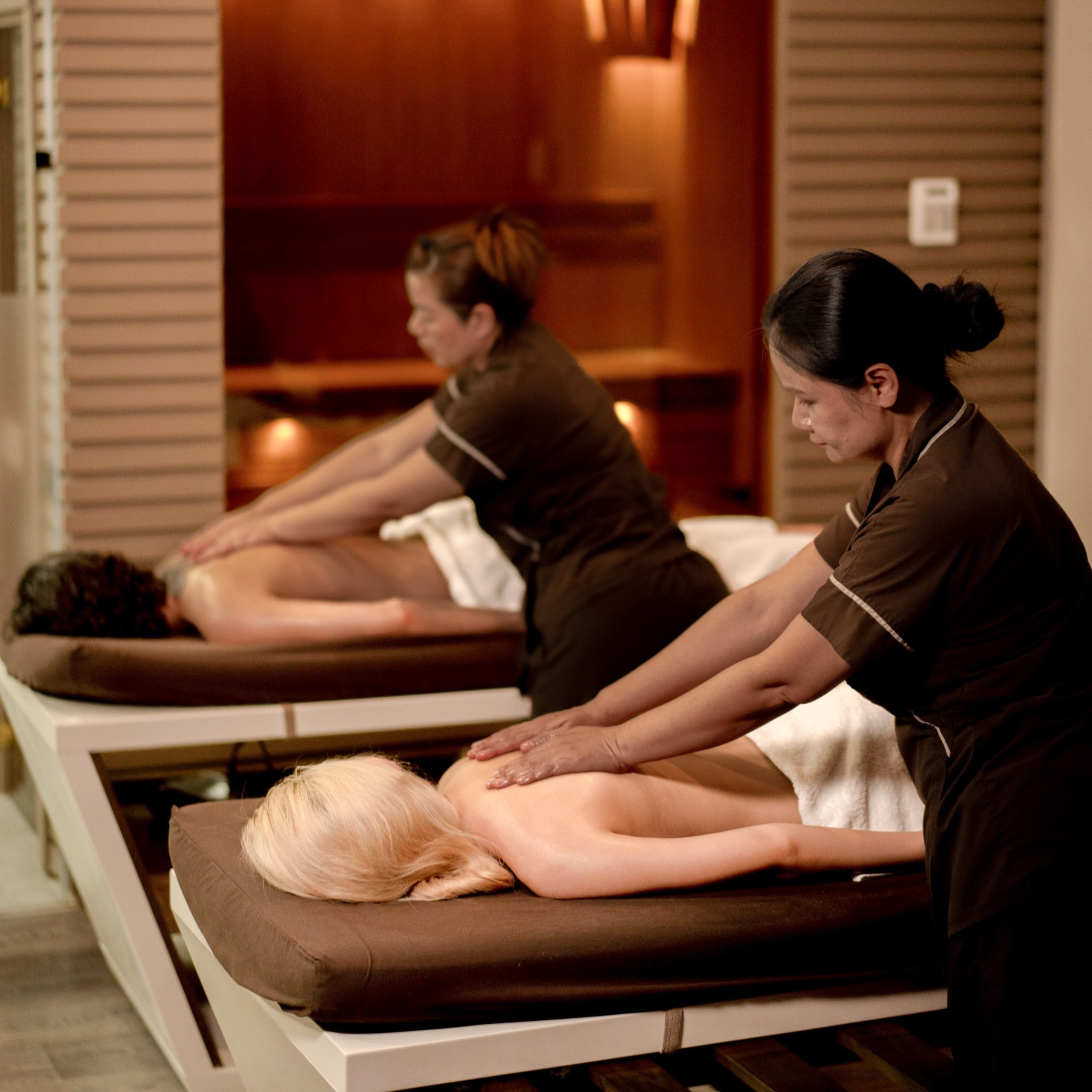 Instant Balance: Sauna, Neck, Shoulder, and Leg Massage
